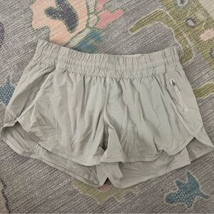 Lulu Tracker 4” Shorts - size 12, White